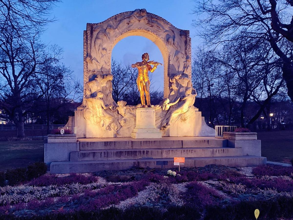 Center ! 3 Stops Away From The Center Of Vienna! 외부 사진
